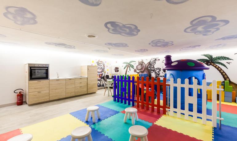 hotelermitage it offerta-giugno-hotel-bellaria-per-famiglie-con-biglietti-gratis-per-i-parchi 008